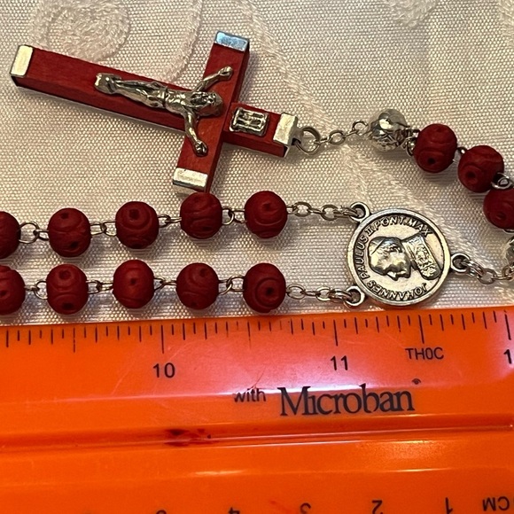 Vintage 2011 Blessed Red Wooden Rosary Beads from the Vatican - Picture 2 of 4